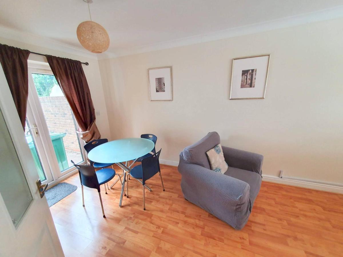 Friars Walk Houses With 2 Bedrooms, 2 Bathrooms, Fast Wi-Fi And Private Parking シッティングボーン エクステリア 写真