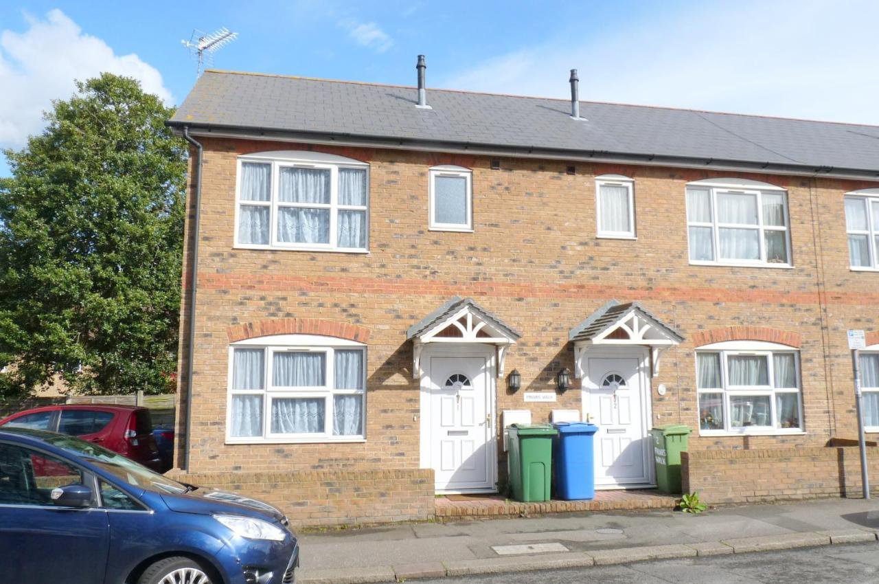 Friars Walk Houses With 2 Bedrooms, 2 Bathrooms, Fast Wi-Fi And Private Parking シッティングボーン エクステリア 写真