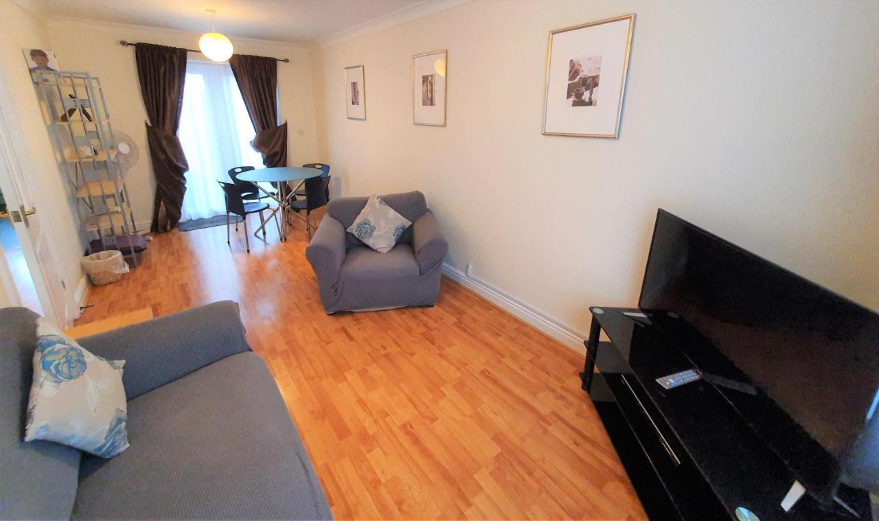 Friars Walk Houses With 2 Bedrooms, 2 Bathrooms, Fast Wi-Fi And Private Parking シッティングボーン エクステリア 写真